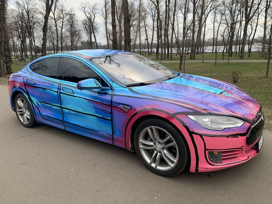 Електромобіль Tesla Model S