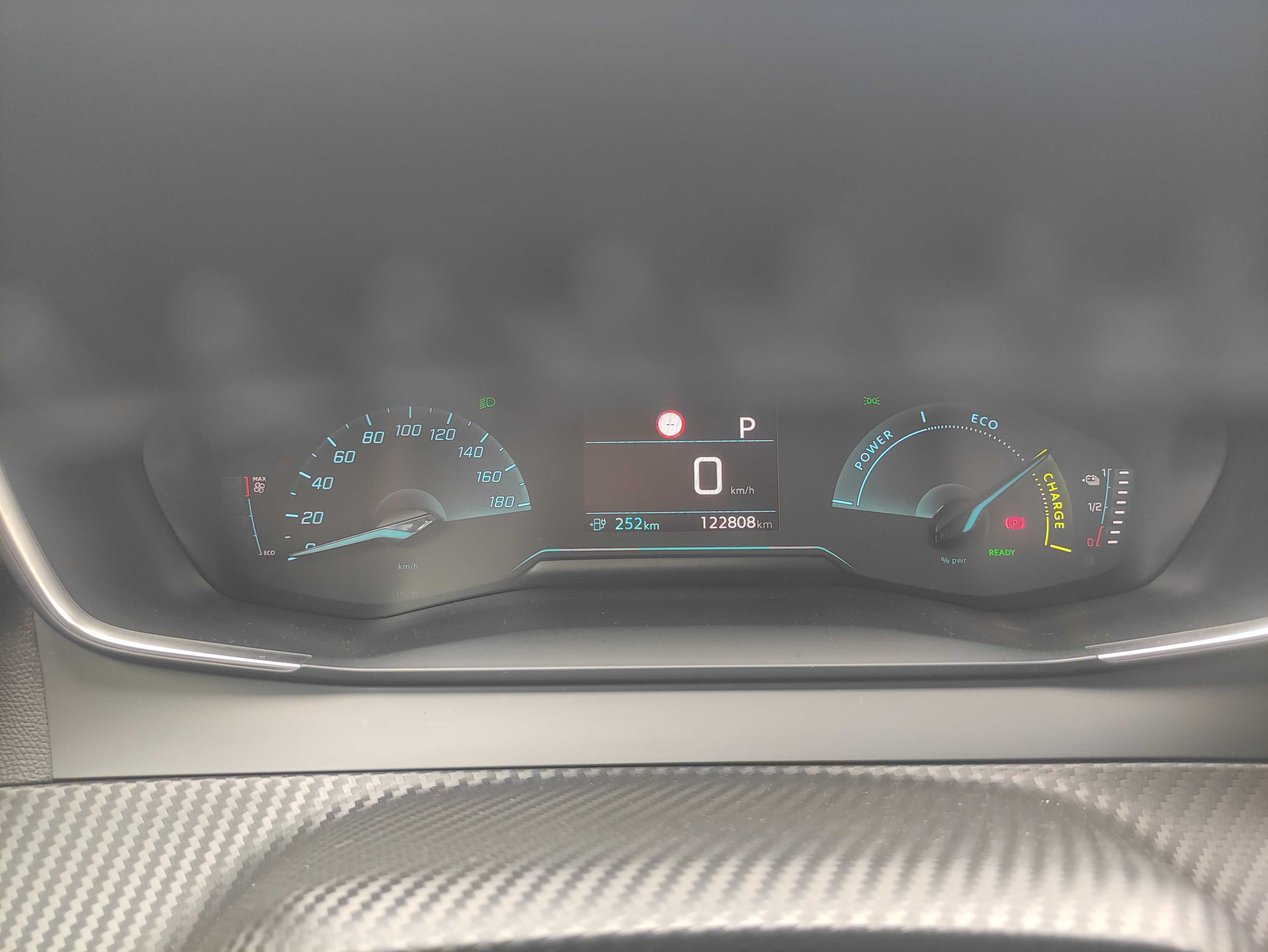 Vendo Peugeot 2008, elétrico, matrícula Out/2020