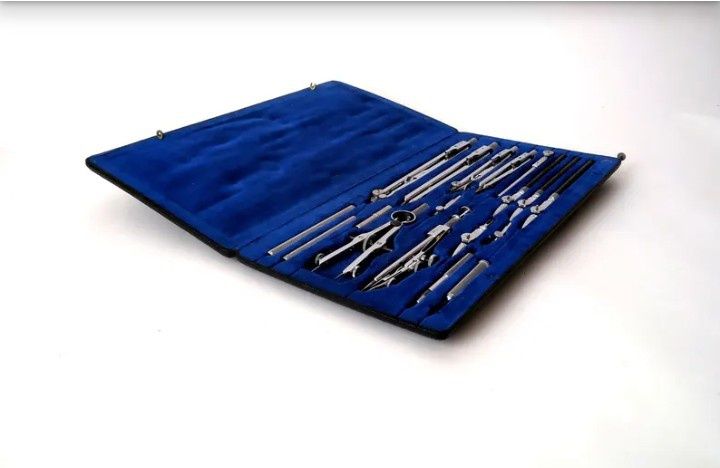 Unikatowy powiększony zestaw kreslarski