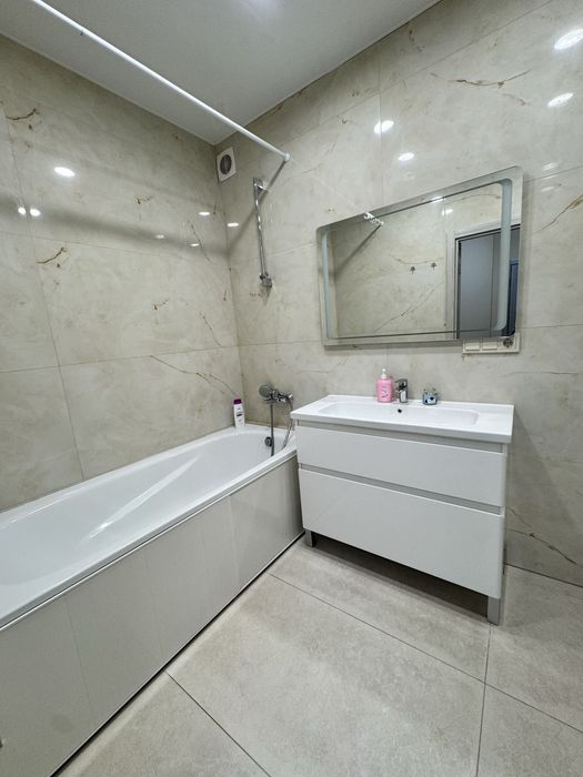 Здам подобово 1 кімнатну квартиру в центр ЖК Резиденція