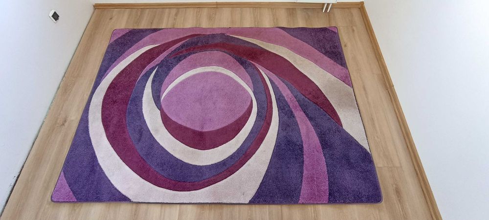 Dywan w kolorze fioletowym
