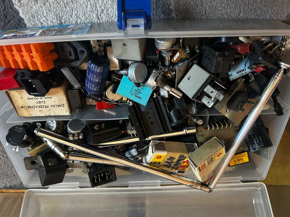Cześci elektroniczne tranzystory, rezystory, kondensatory i inne.