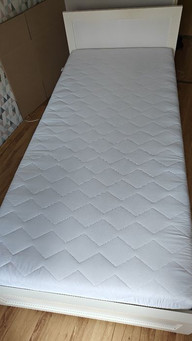 Łóżko firmy Bodzio 90x200 + materac