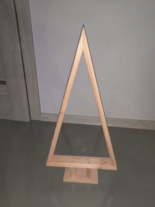 Ozdobne choinki drewniane