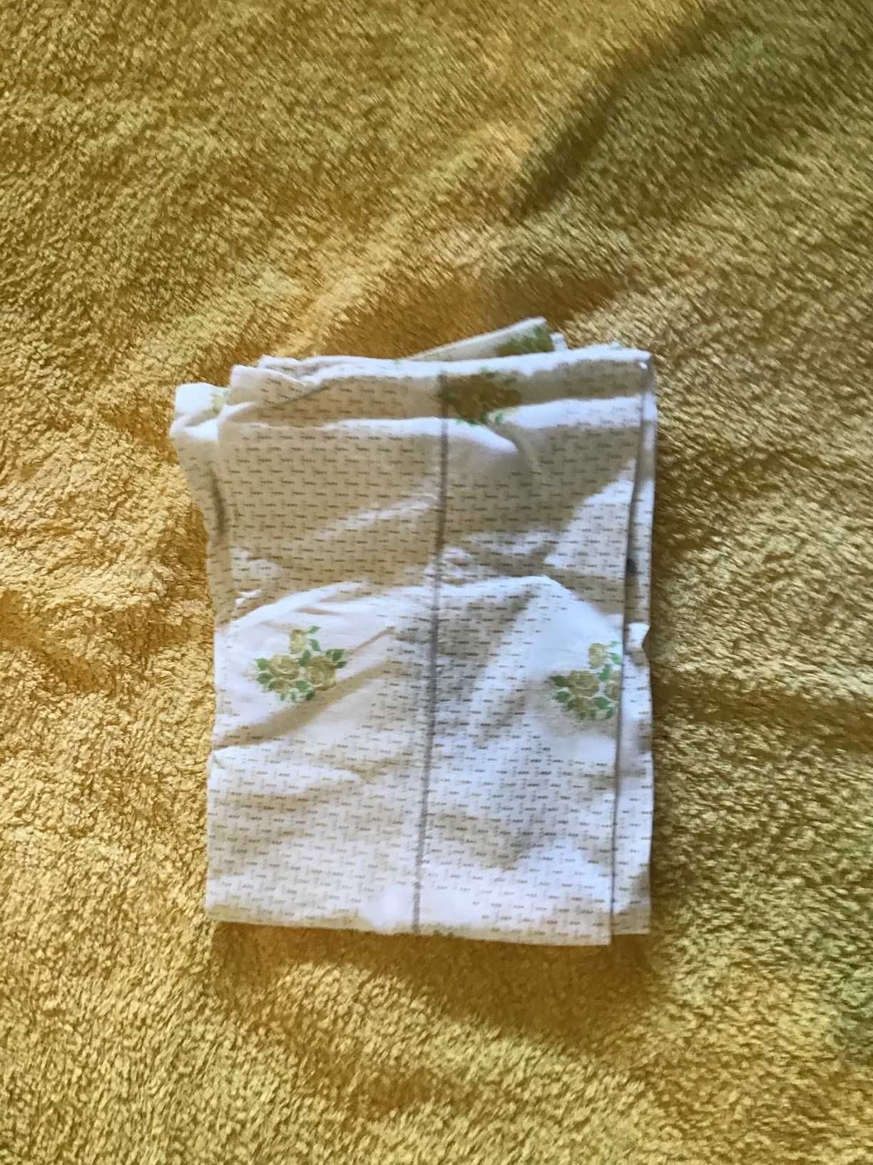 fronha para almofada com flores verdes