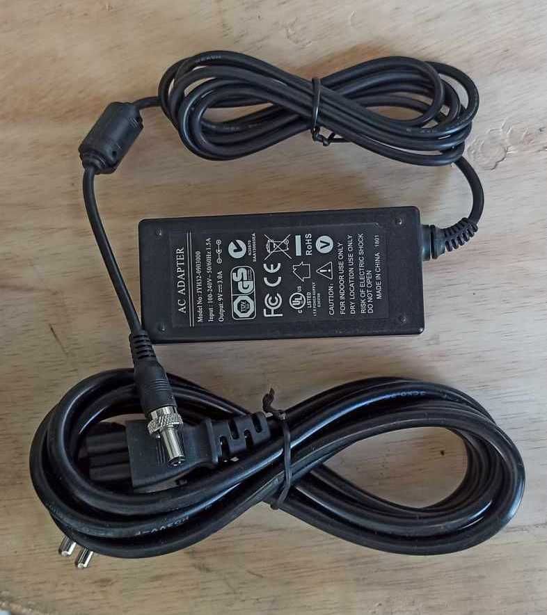 Zasilacz AC ADAPTER 9v 3A