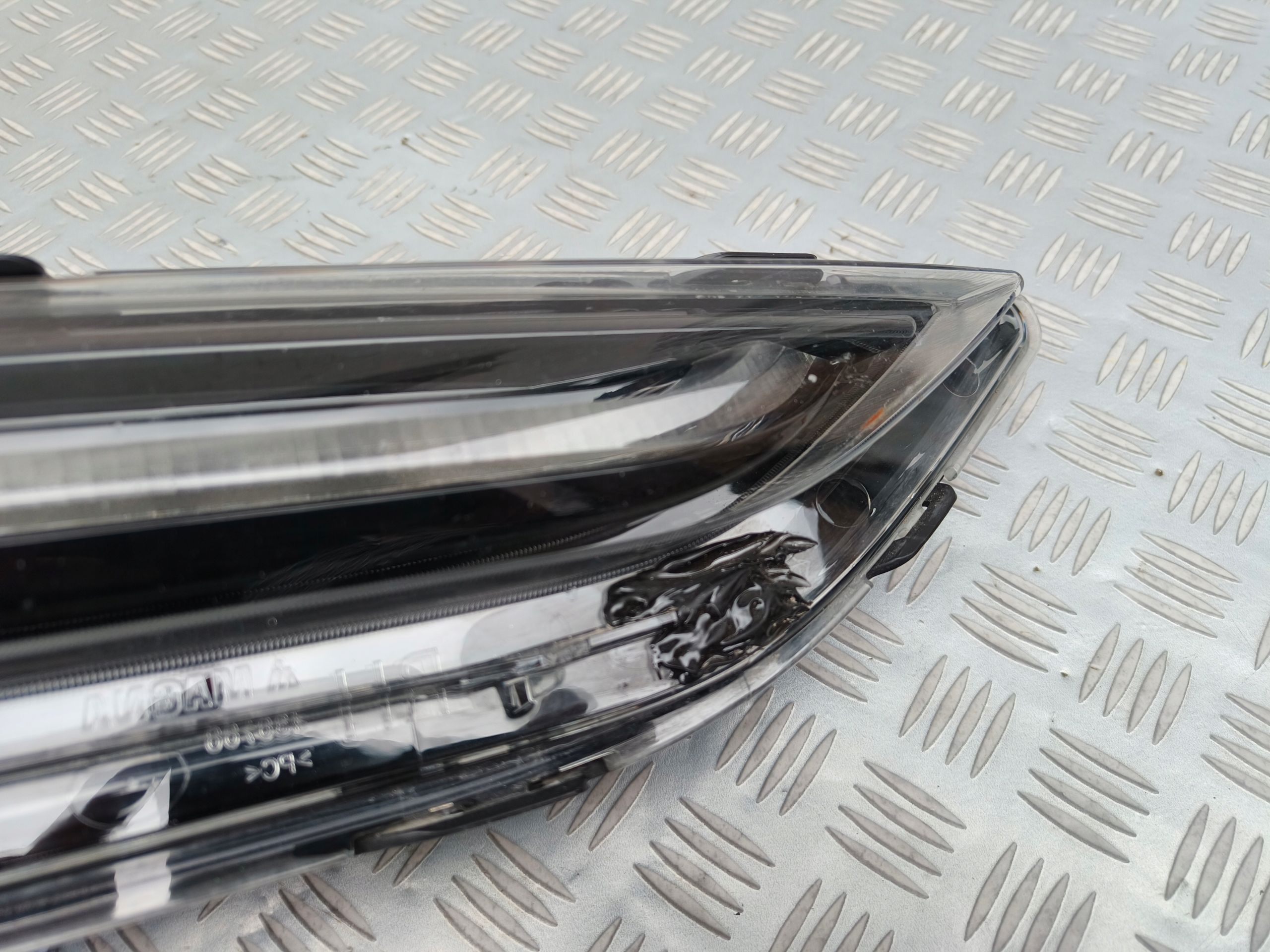 Chevrolet Blazer Reflektor Lampa przód Full Led Drl Prawa Usa