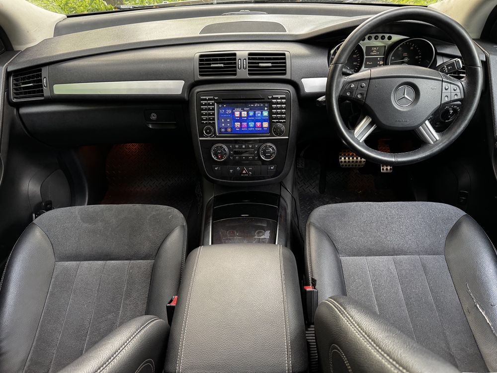 Anglik Mercedes R320 CDI