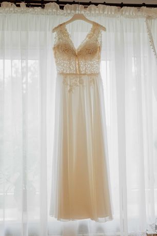 Zwiewna suknia ślubna