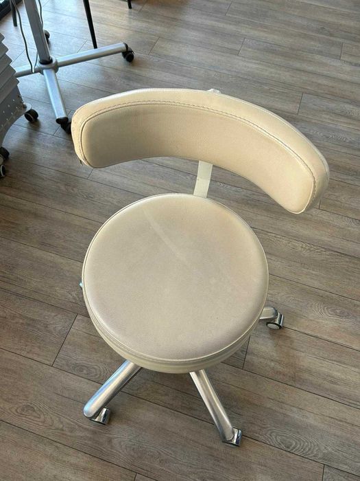 Sprzedam meble do salonu fryzjersko-kosmetycznego