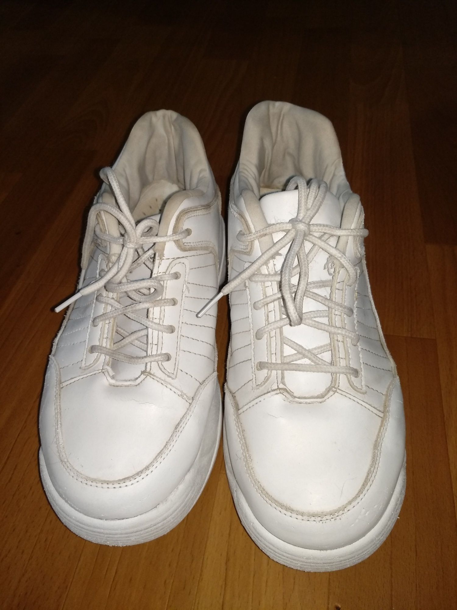 Кроссовки белые 40 размер. б/у