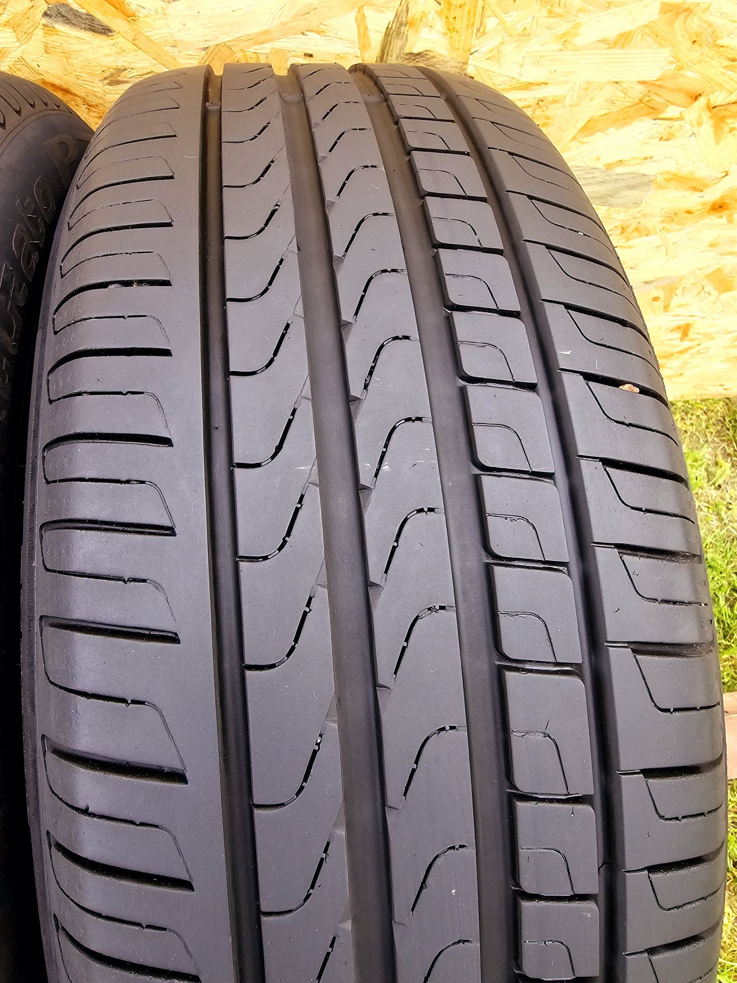 BDB Stan!!  225/55 r17 Pirelli Cinturato P7. 3017