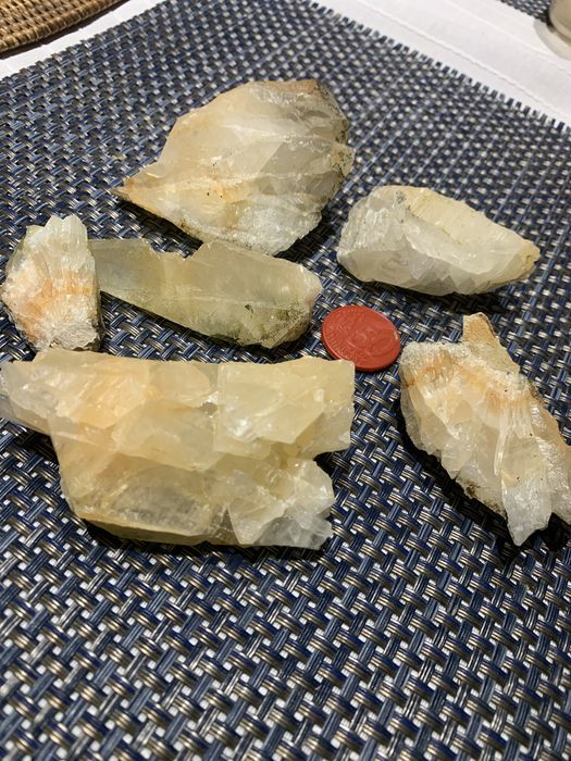 Pedras calcita amarela e limao