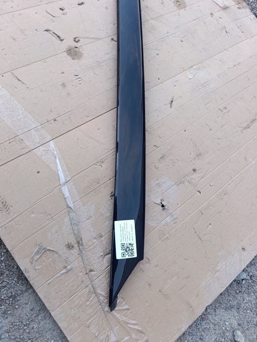 Молдинг лобового стекла левый Ford Explorer 6 2020г Оригинал.