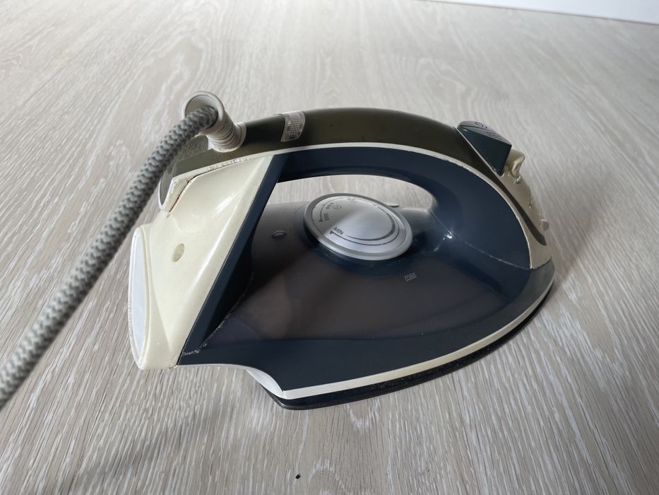 Утюг праска Vitek VT1241 2200W гладилка для білизни утюжек паравой