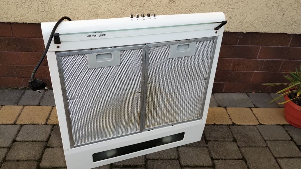 Продам кухонну витяжку 50см