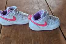 Buciki dla dziewczynki Nike 22