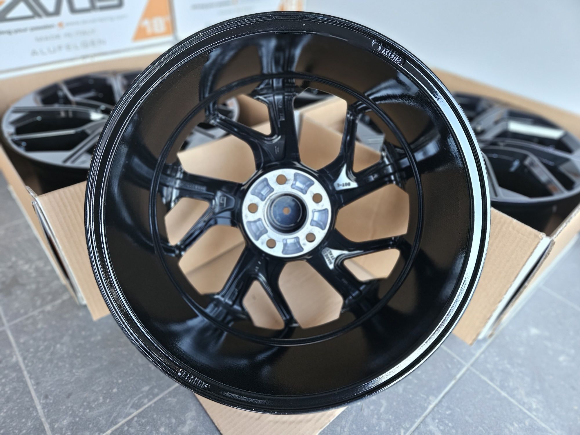 Audi 18 Nowe 5x112 Q3 Q5  A4 B6 B7 B8 B9 A5 B10 A6 C6 C7 Felgi Czarne