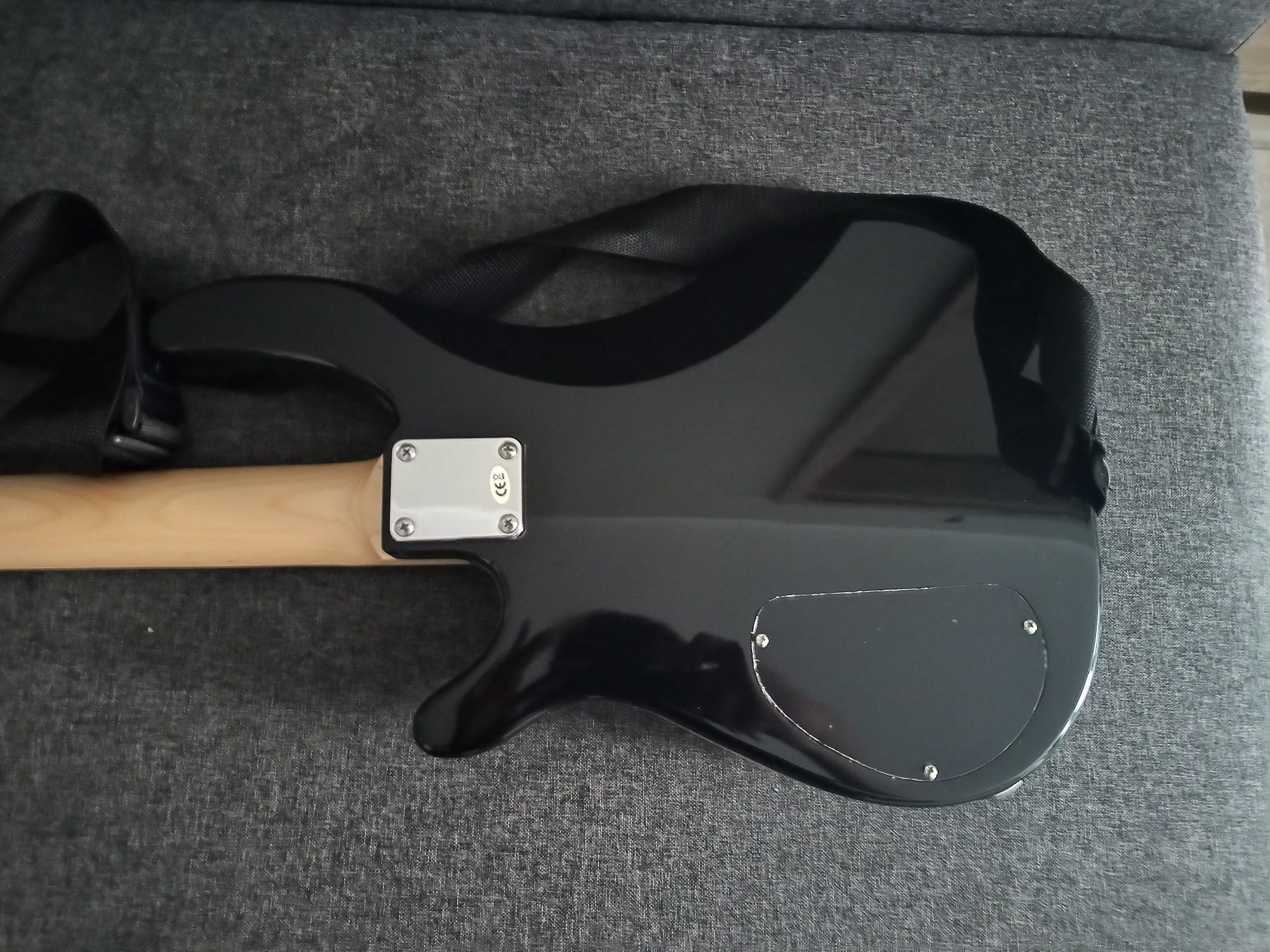Gitara basowa Vision