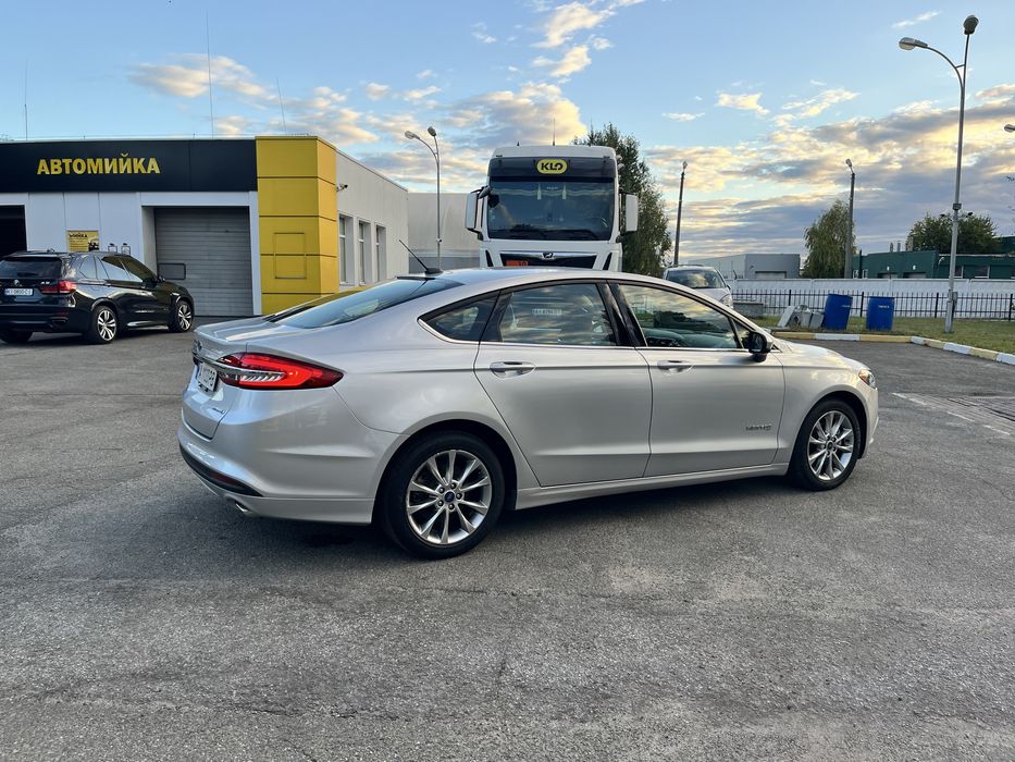 Ford Fusion гібрид