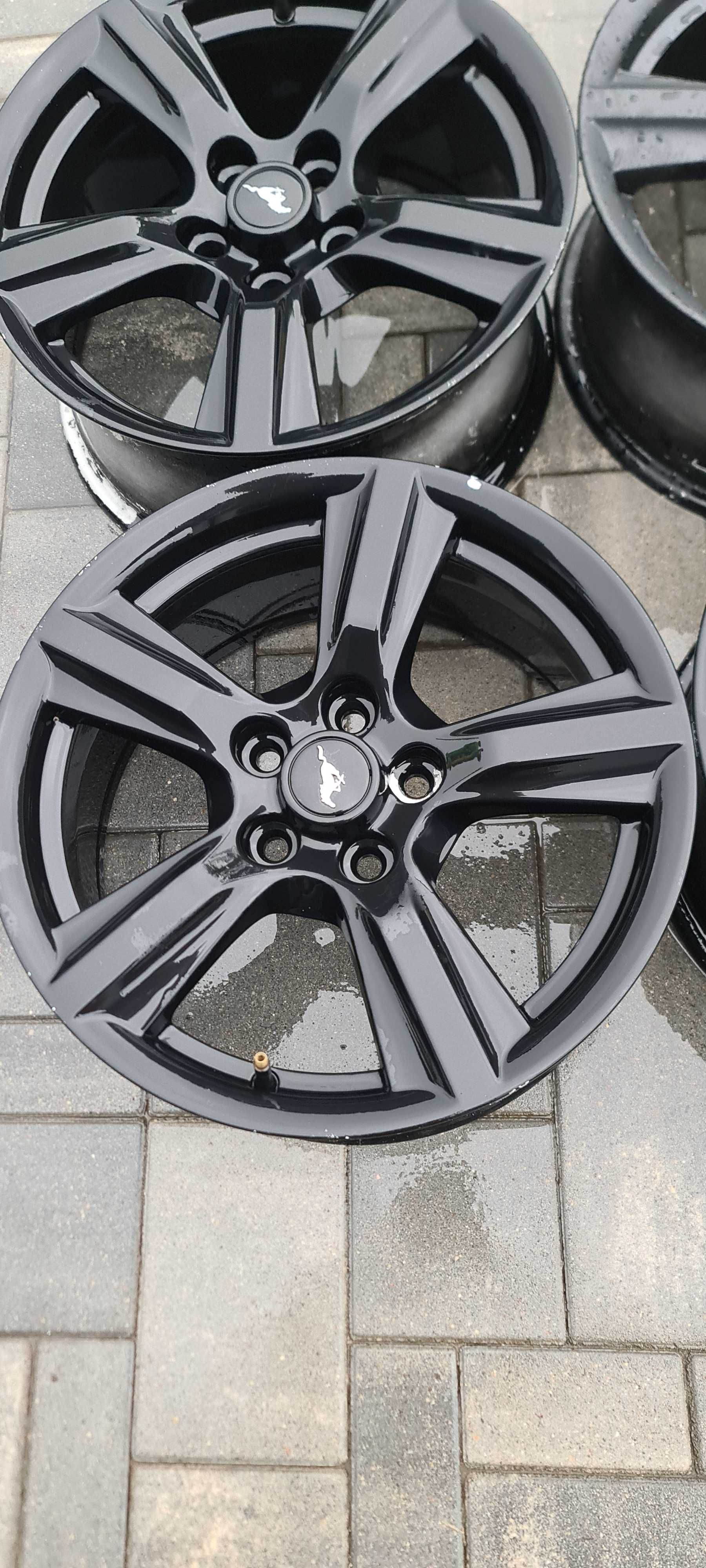 Komplet Felgi Ford Mustang  7.0" x 17" 5x108 ET 37,5
