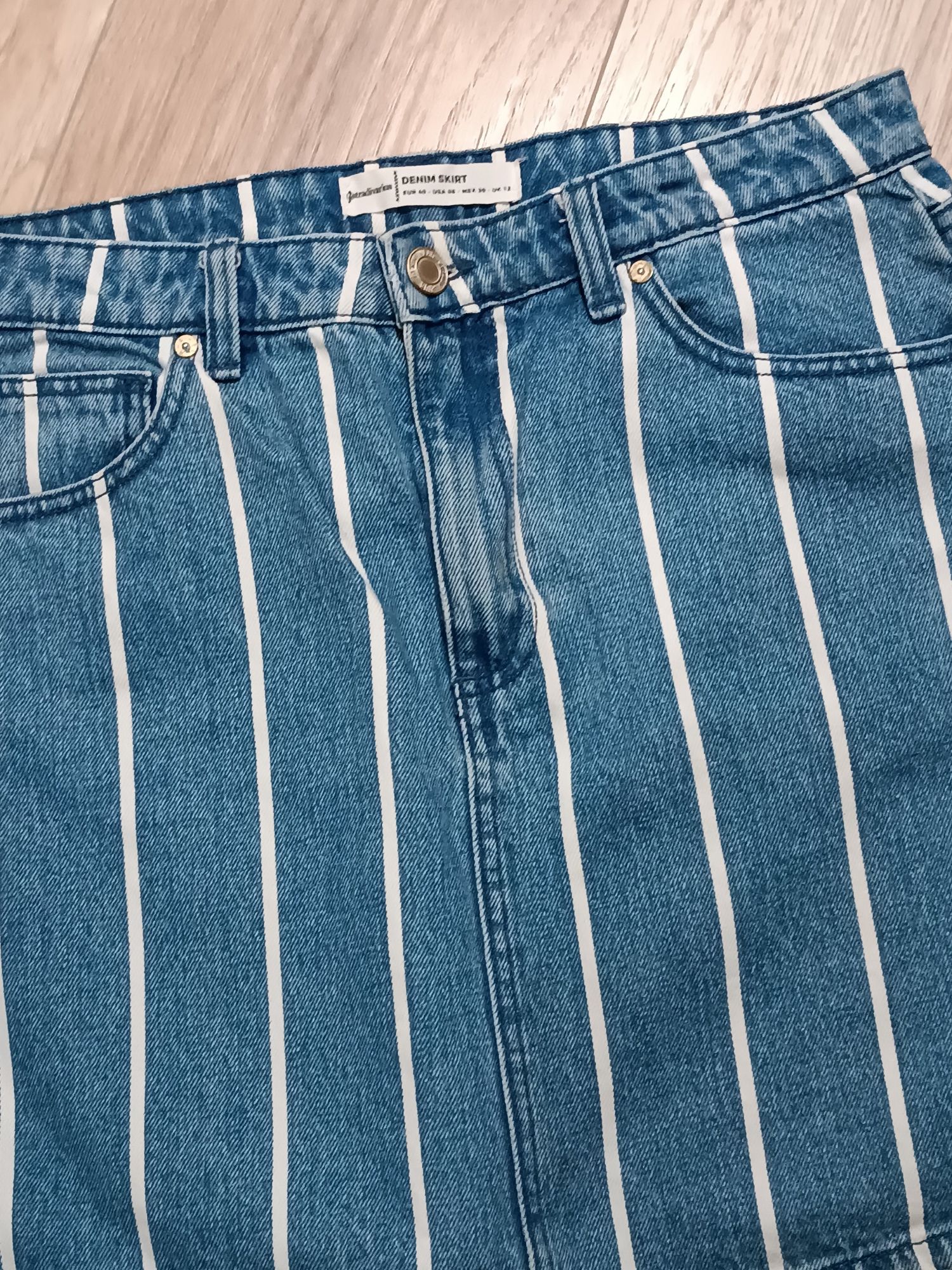 Jeansowa krótka spódniczka w białe paski L 40 do połowy uda