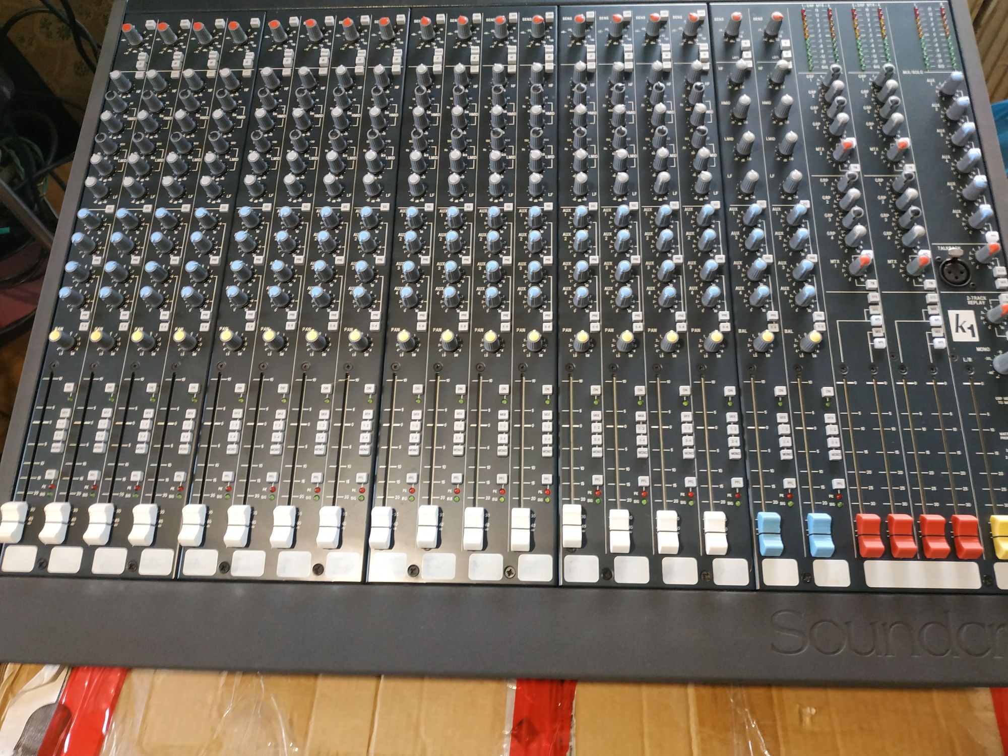 Soundcraft k1 микшерный пульт