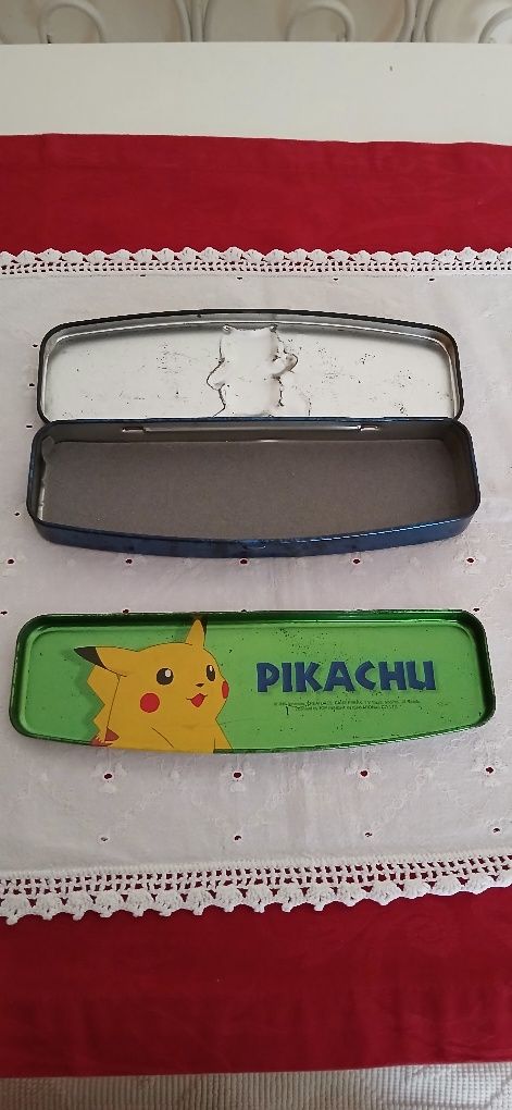 Estojo de metal Pikachu, usado