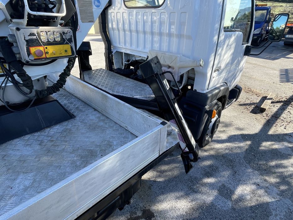 Nissan 35.10 com plataforma elevatoria