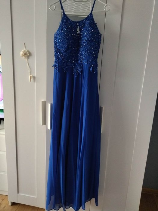 Długa wieczorowa sukienka z cyrkoniami