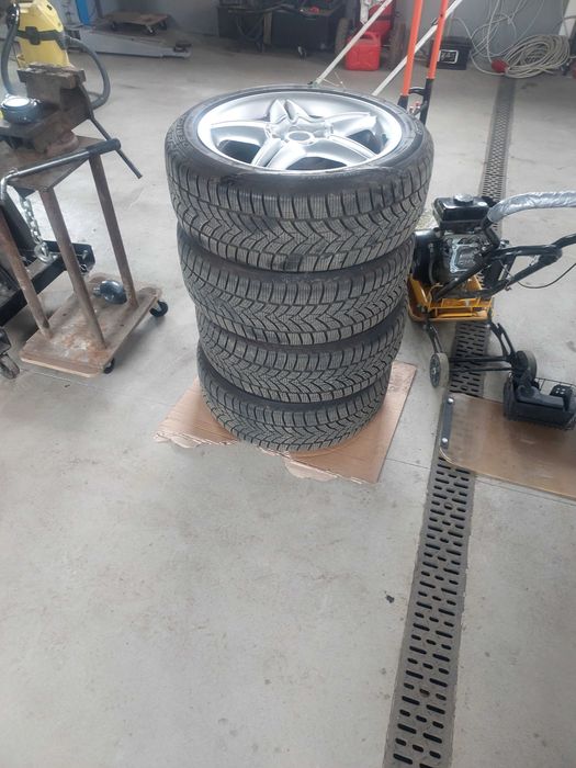 Sprzedam opony zimowe z felgami R 17