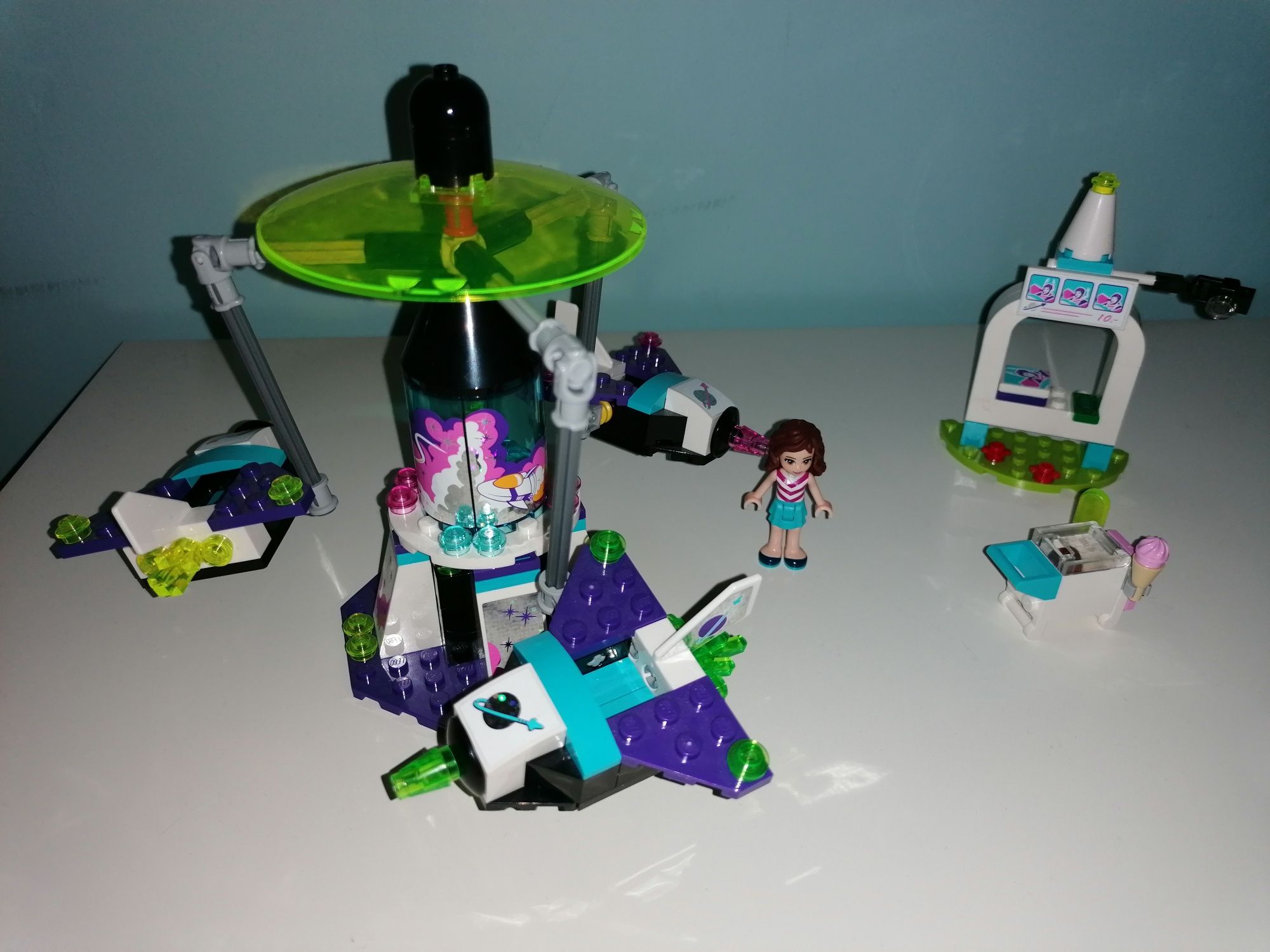 Kosmiczna karuzela Lego Friends 41128