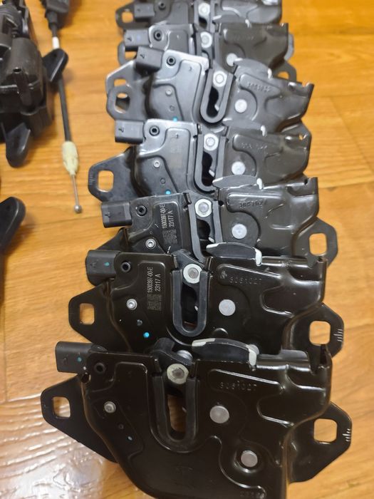 TESLA Y/3  Замок с приводом відкривання капоту 1643071-00-А 1500397-00