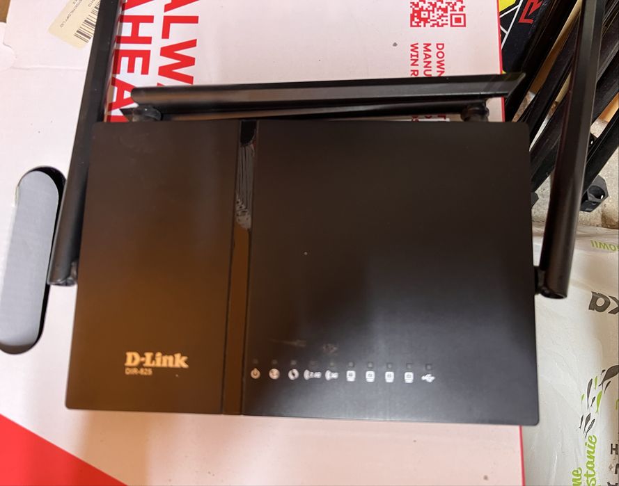 Router D-Link DIR-825