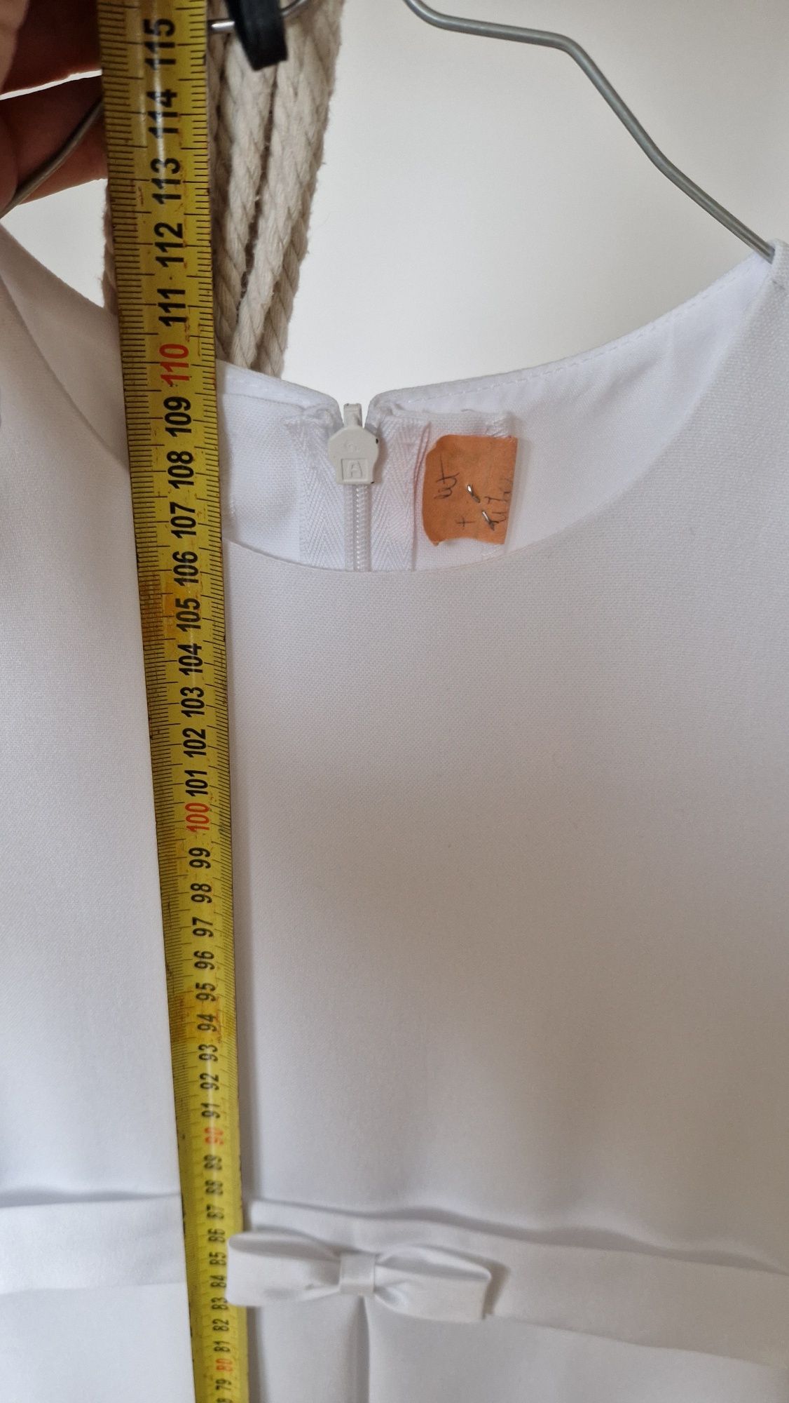 Sukienka komunijna ok. 134cm + halka z kołem + wianki