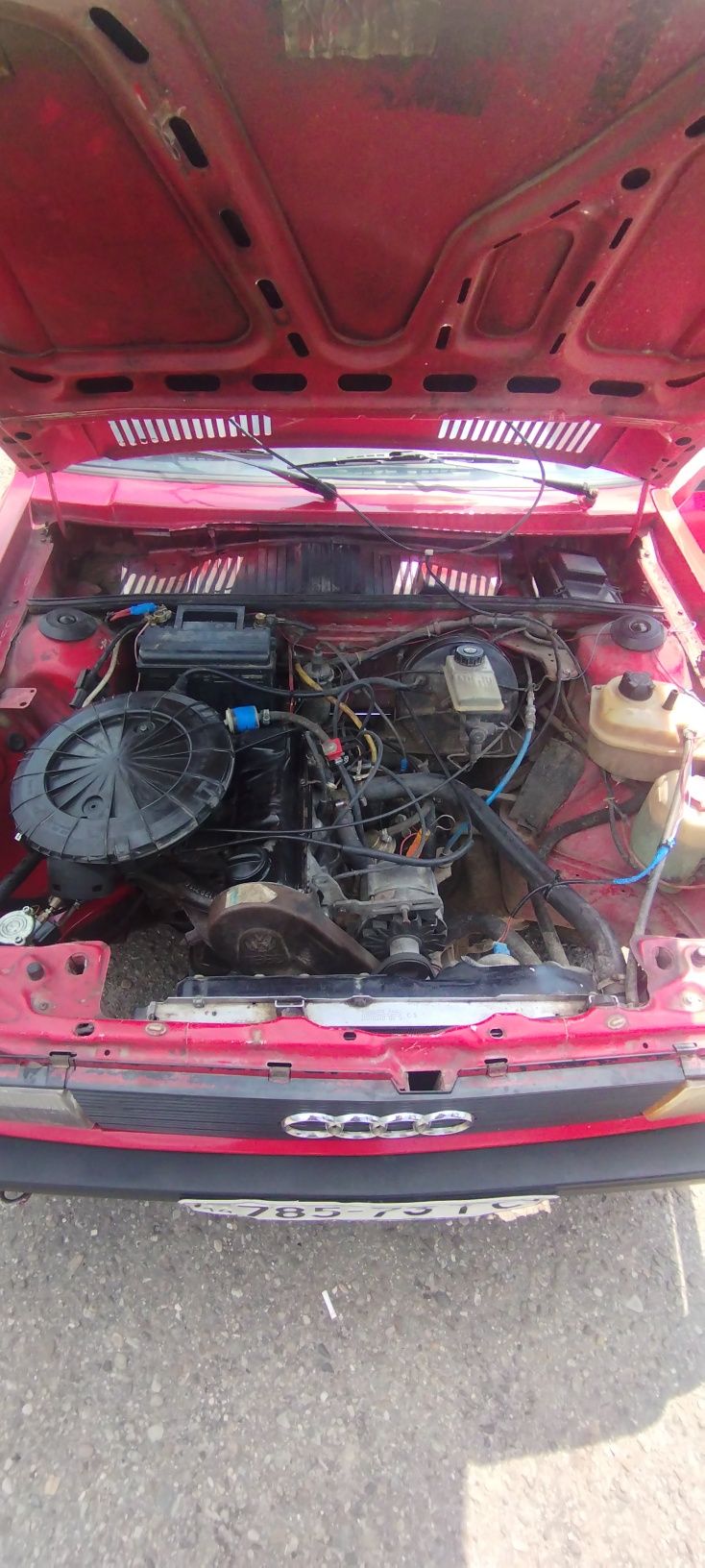 Продам Audi 80  1.6