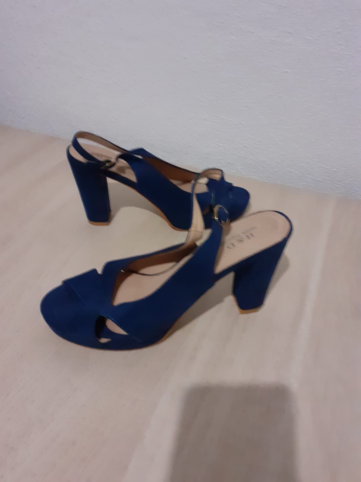 Sapatos H&D Tamanho 39