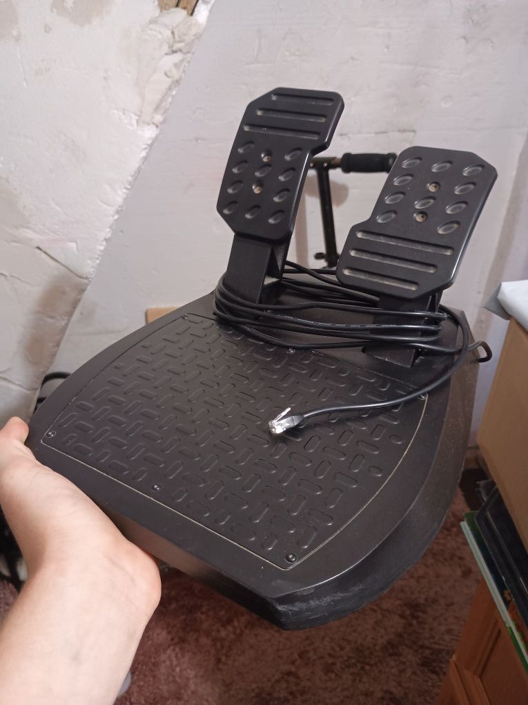Manipulatory thrustmaster