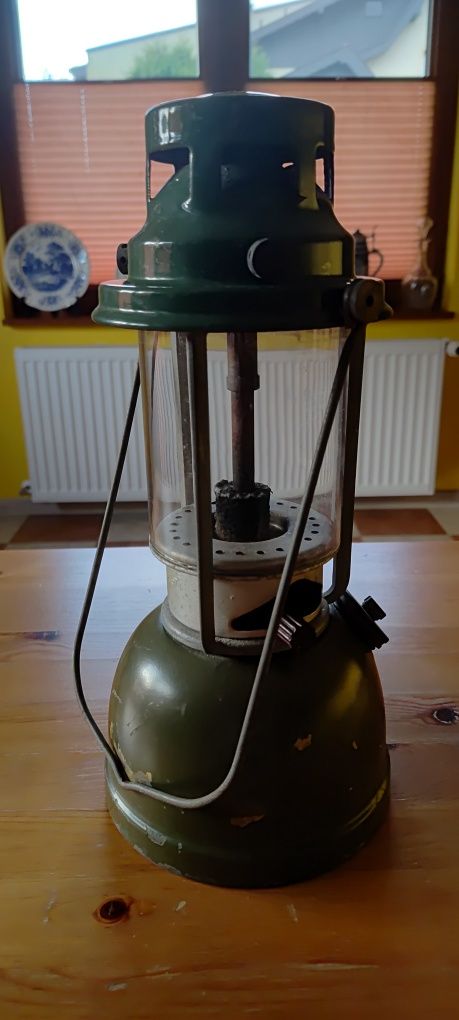 Lampa Naftowa Ciśnieniowa, Bialaddin, England