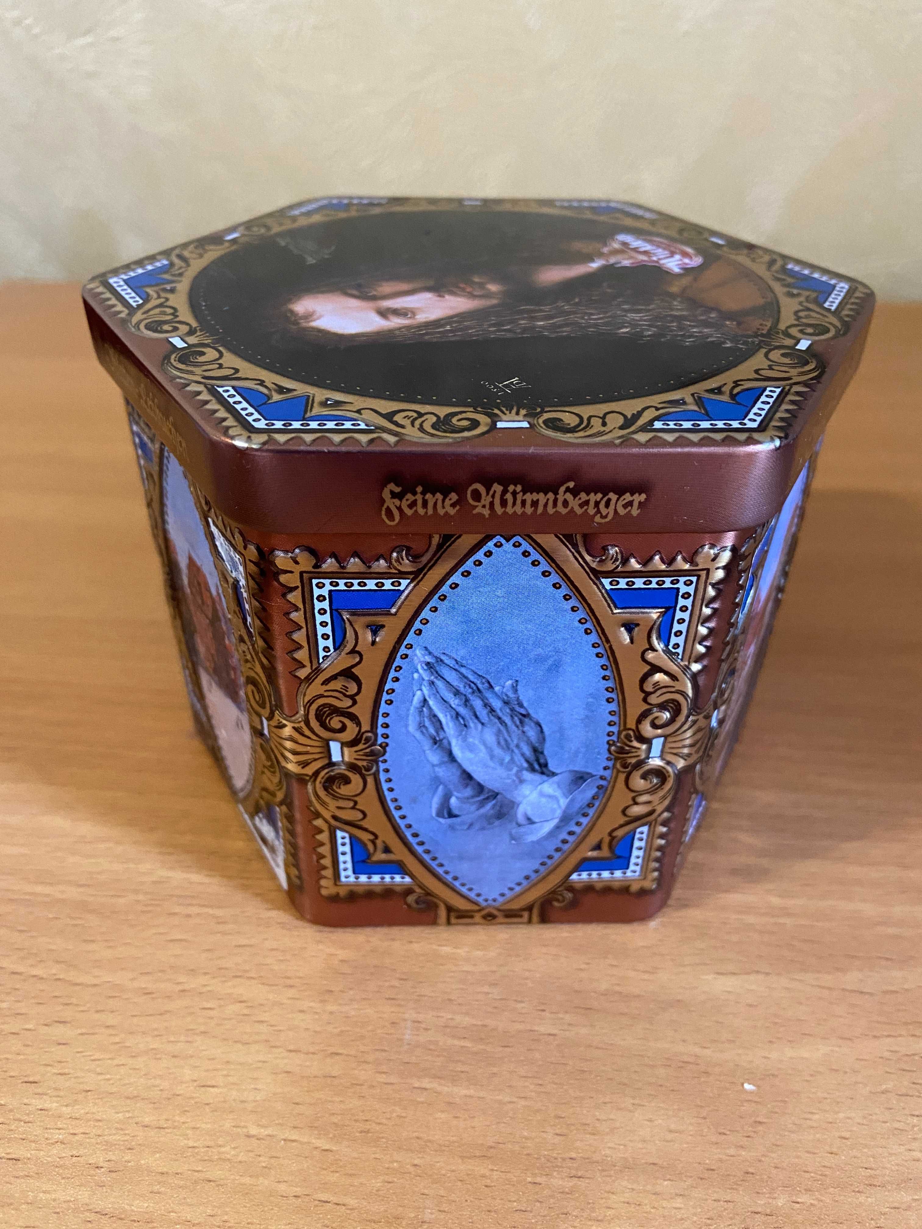 Коробки из-под сладостей, чая.