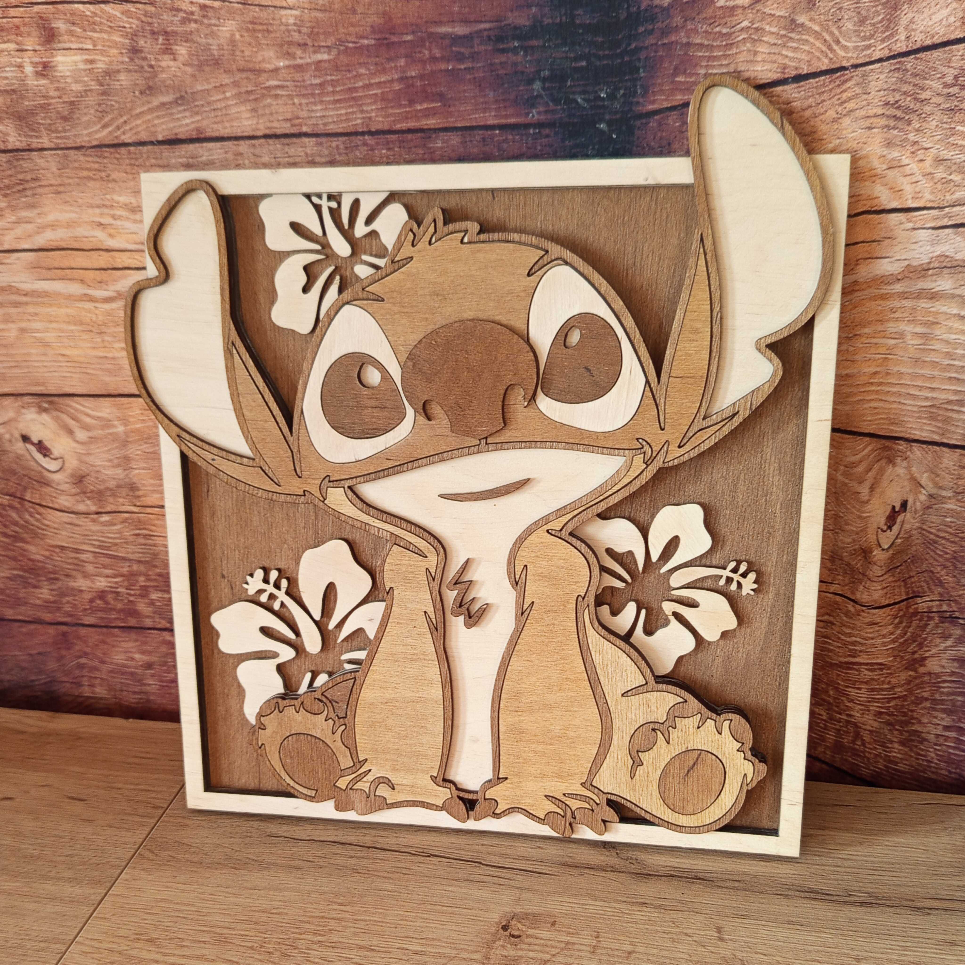 Stitch 3D z drewna 24 cm – Warstwowy obraz handmade
