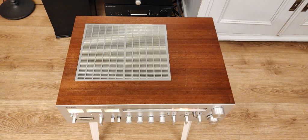 Amplituner YAMAHA CR -1020. Vintage