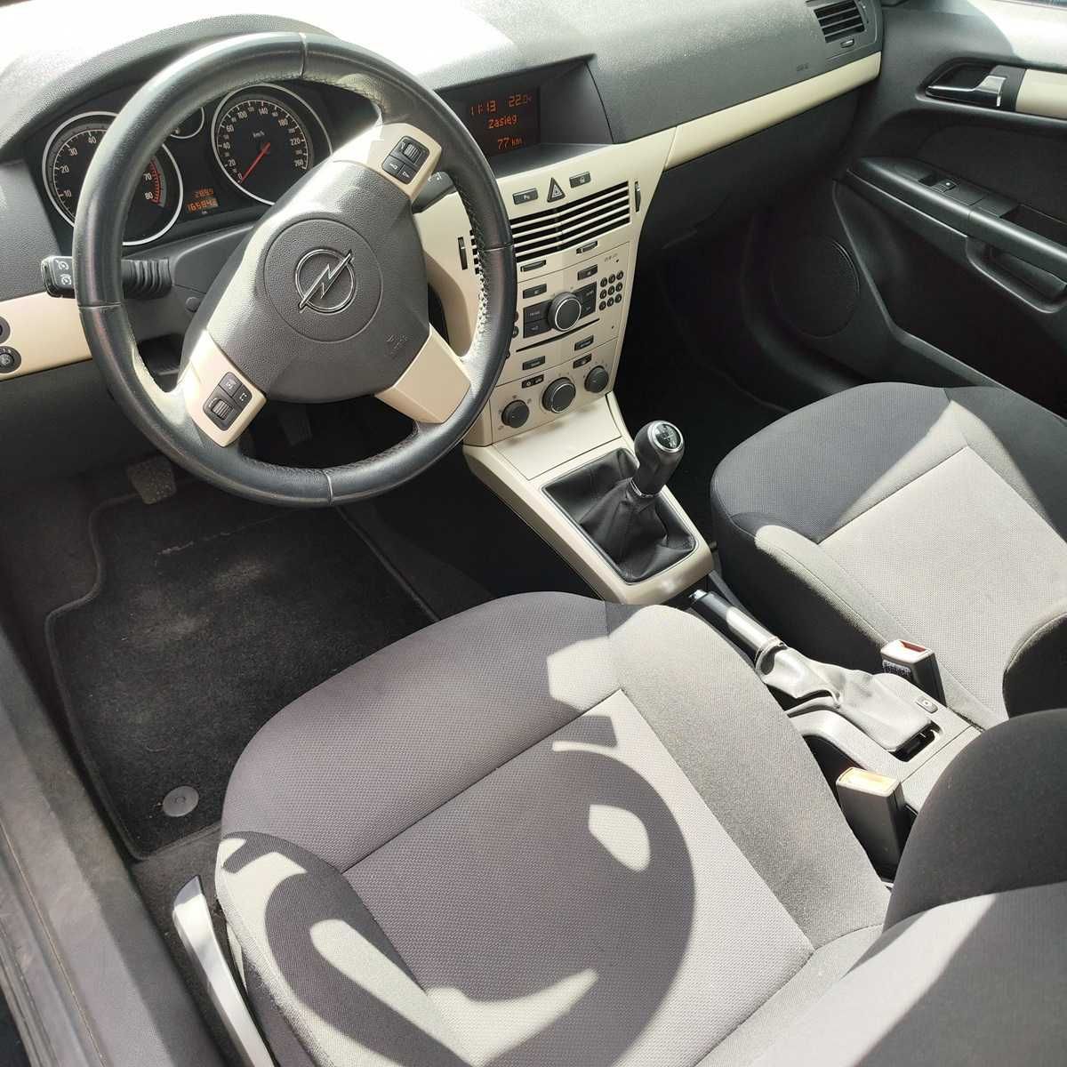Opel Astra H GTC 1.4 90KM 166tys.km Czarny