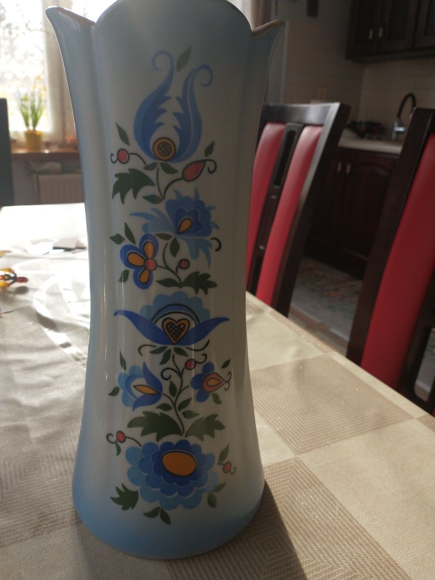 Waza lublana kwiaty