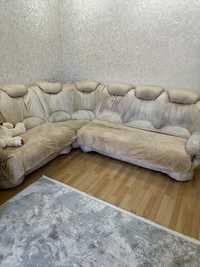 Угловий диван, в ідеальному стані
