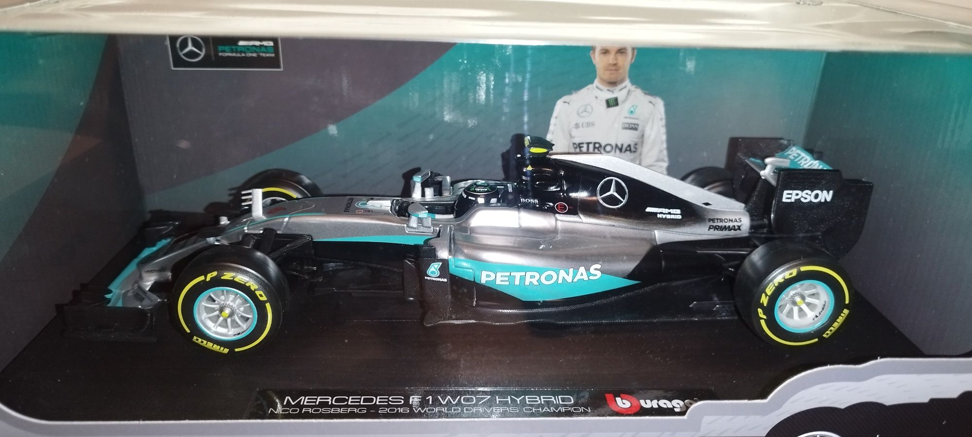 Bburago Bolid F1 Mercedes W07 Hibrid Petronus, w skali 1:18. Burago