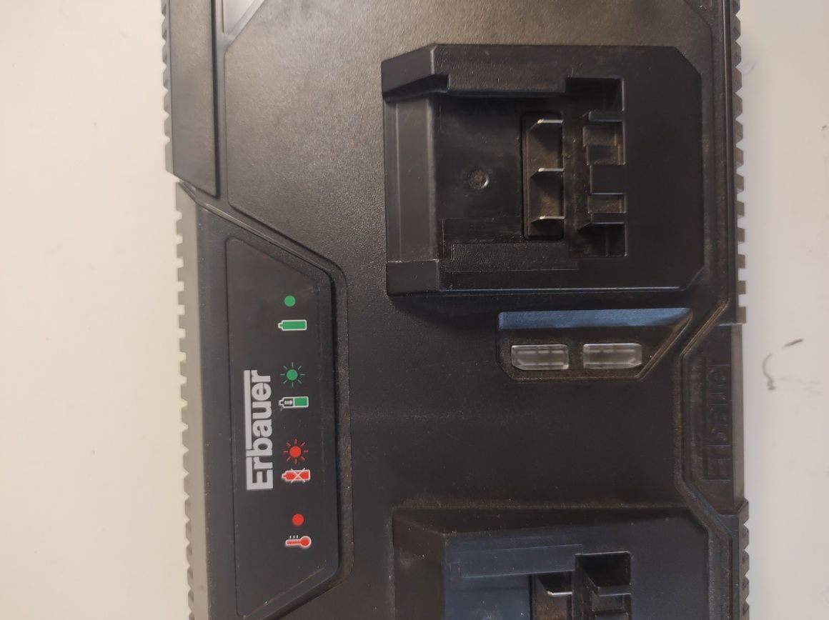 Erbauer EMC18-Li podwójna ładowarka do akumulatorów
