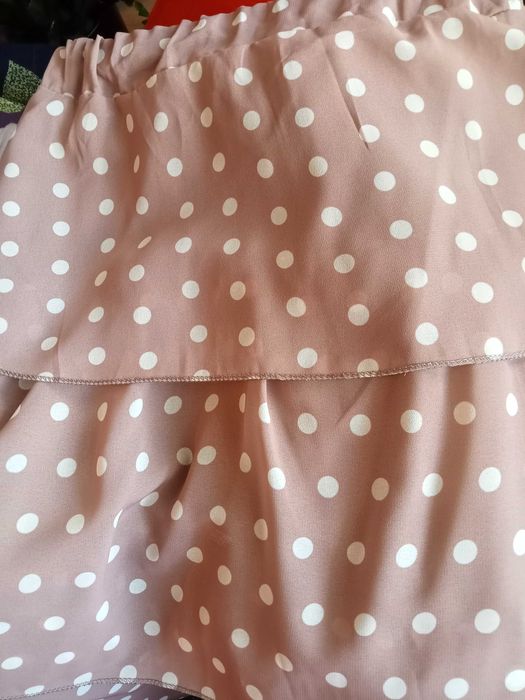 Spódnica  włoska w groszki z falbanami  midi