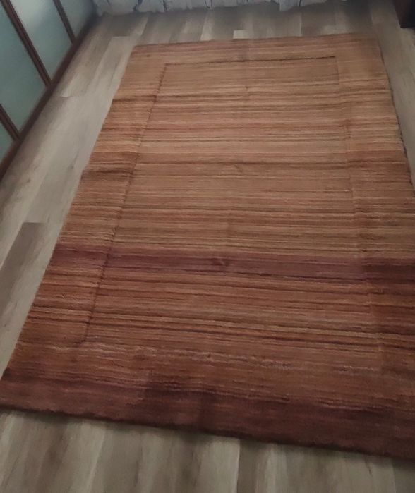 Tapete castanho e bordô IKEA