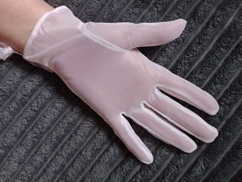 Koronkowe krótkie białe rękawiczki Lolita Coqettee Glamour